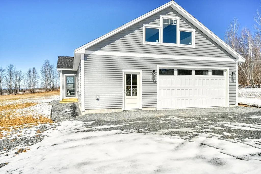 87 Yorktown Road Albion ME 04910