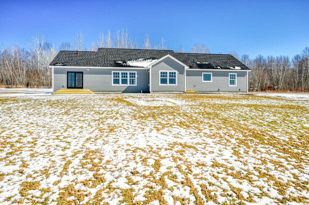 87 Yorktown Road Albion ME 04910