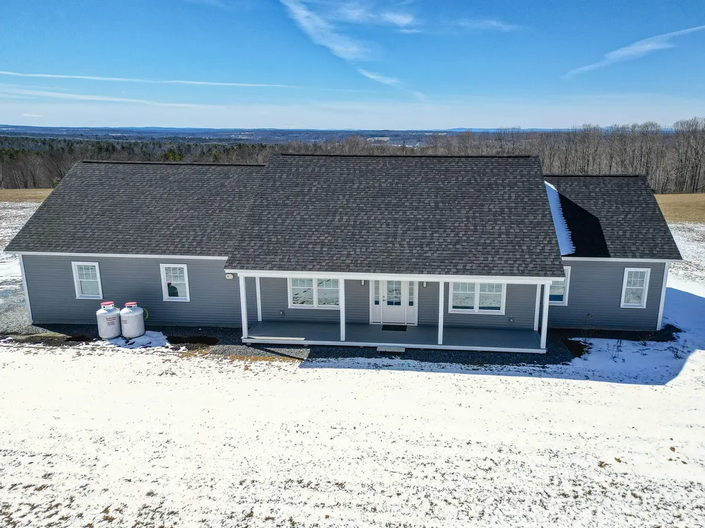 87 Yorktown Road Albion ME 04910