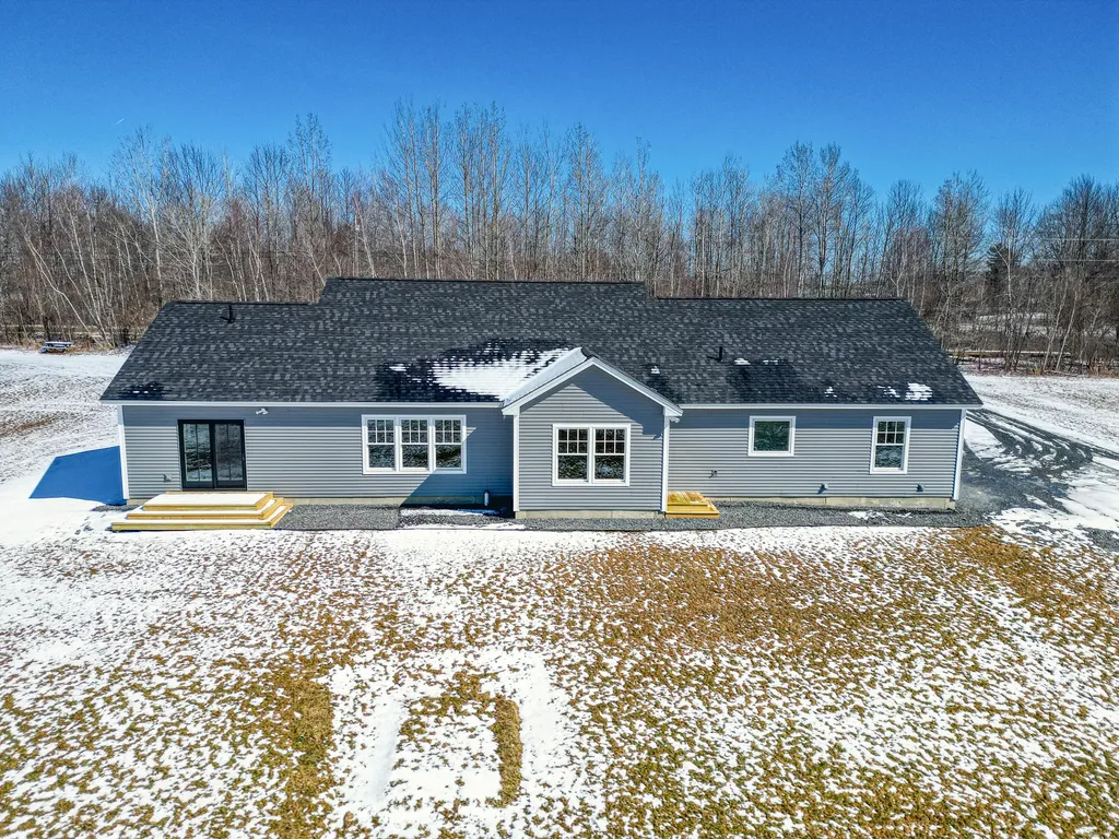 87 Yorktown Road Albion ME 04910