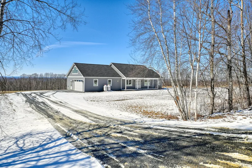 87 Yorktown Road Albion ME 04910