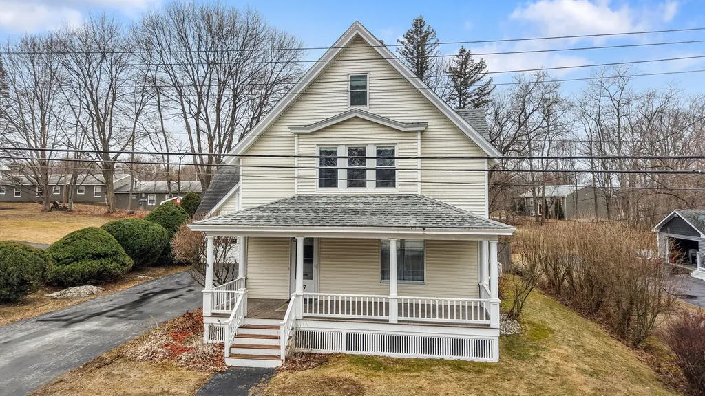 17 Grove Street Brewer ME 04412
