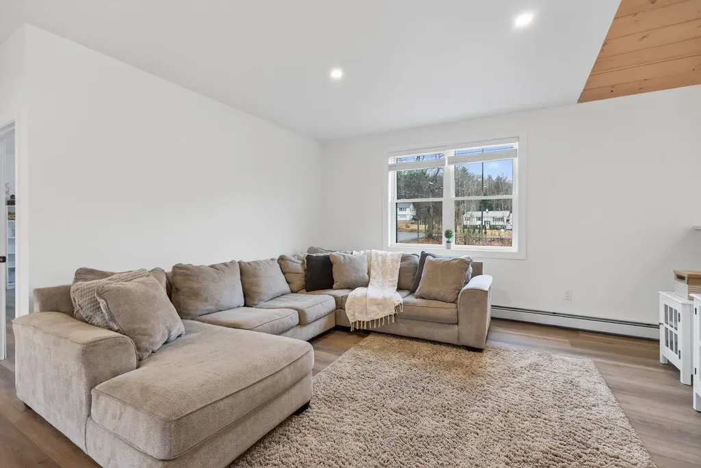 544 Whitefield Road Pittston ME 04345