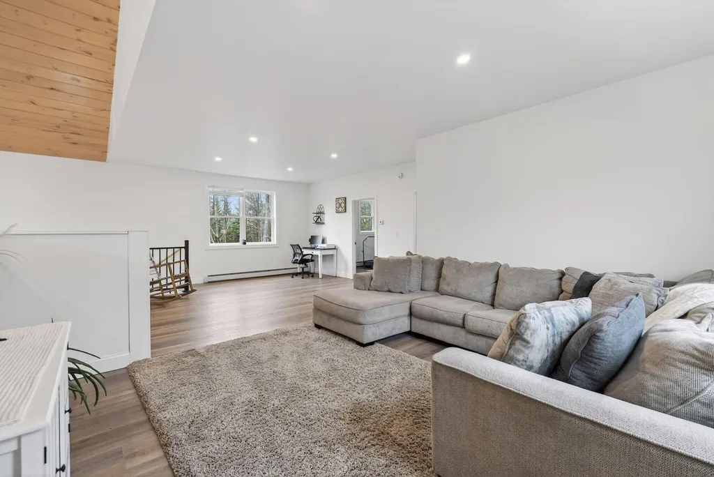544 Whitefield Road Pittston ME 04345