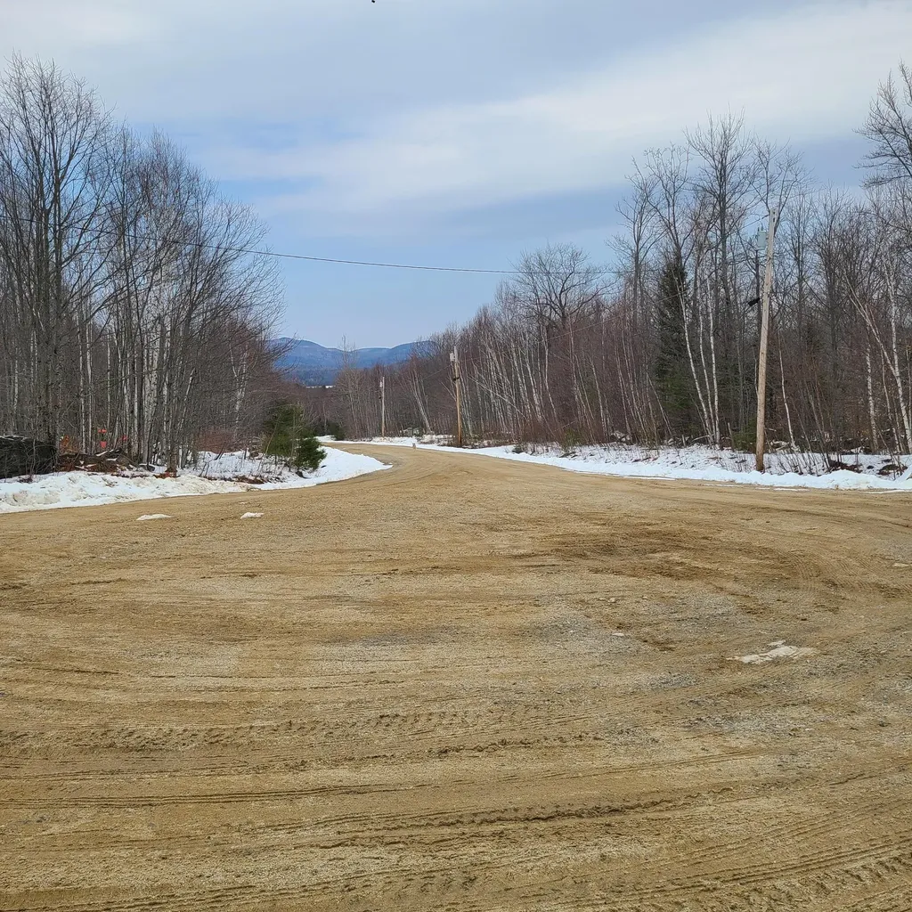 81 Dakin Lane Hartford ME 04220