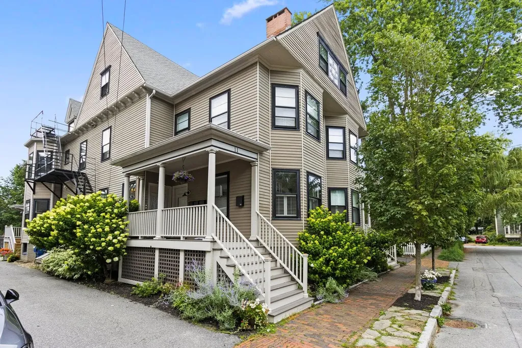 9 Lewis Street Portland ME 04102