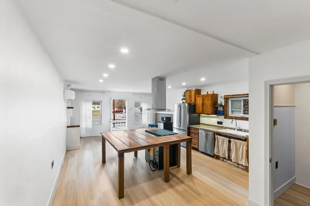 60 Beach Street Saco ME 04072