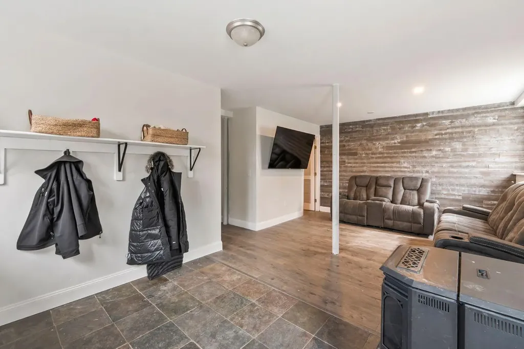 27 Oak Ridge Drive Standish ME 04084