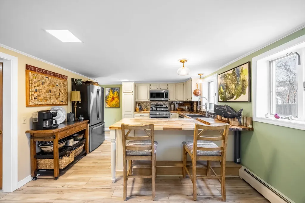 10 Pleasant Street Winterport ME 04496