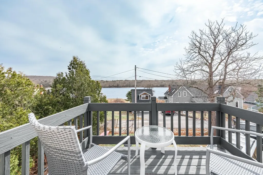 10 Pleasant Street Winterport ME 04496