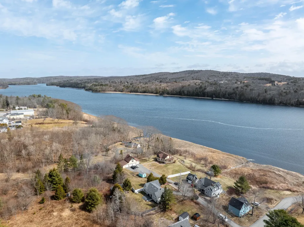 10 Pleasant Street Winterport ME 04496