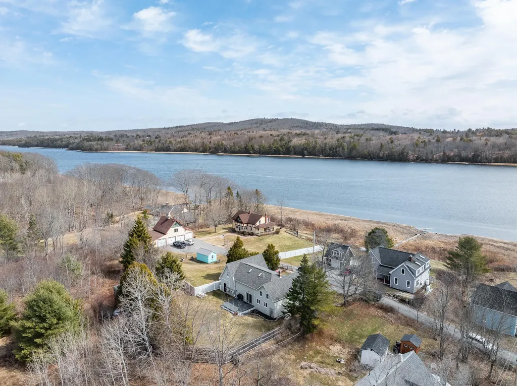 10 Pleasant Street Winterport ME 04496