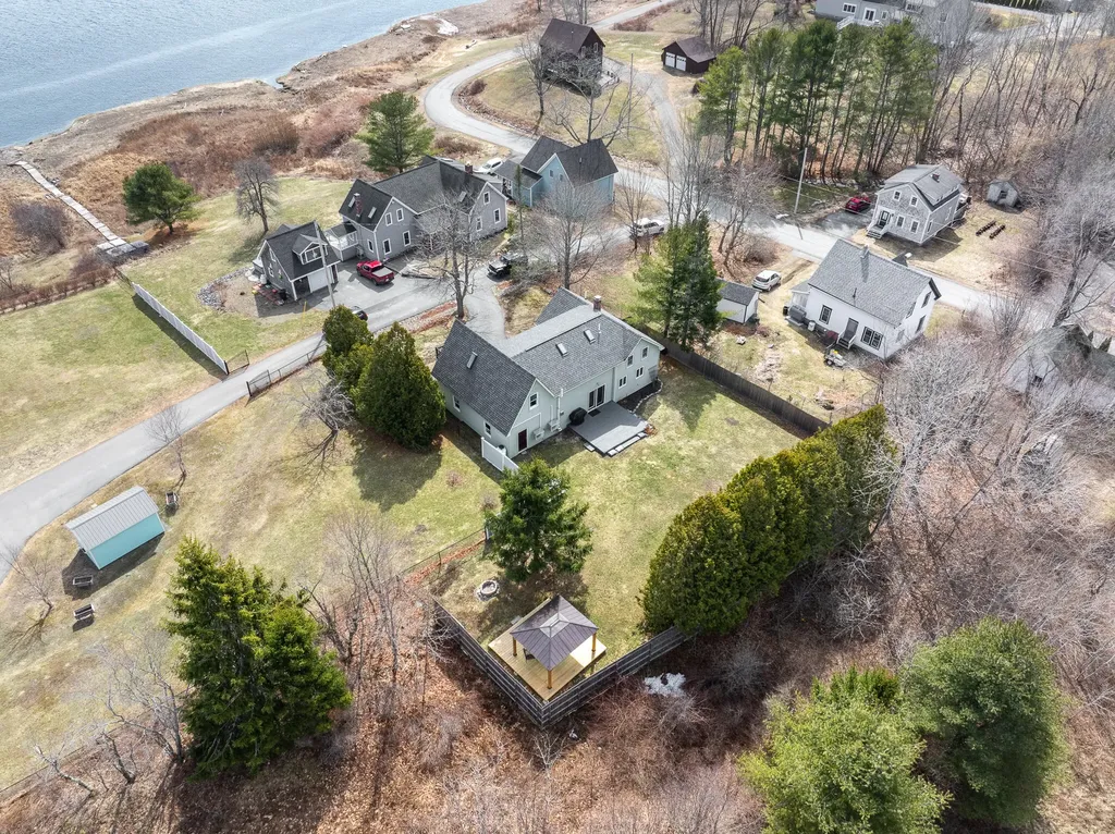 10 Pleasant Street Winterport ME 04496