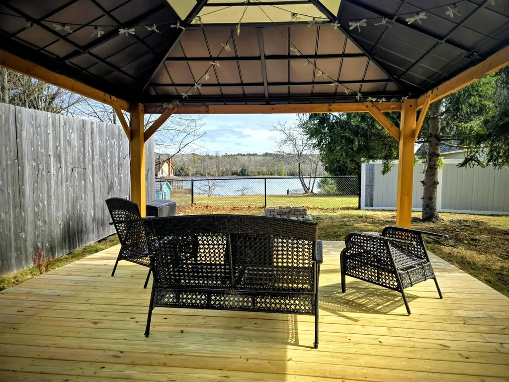 10 Pleasant Street Winterport ME 04496
