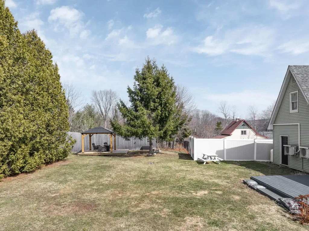 10 Pleasant Street Winterport ME 04496