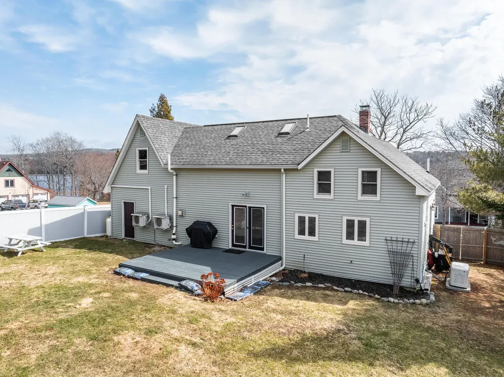 10 Pleasant Street Winterport ME 04496