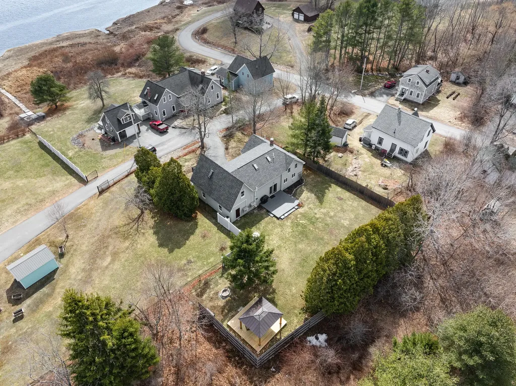 10 Pleasant Street Winterport ME 04496