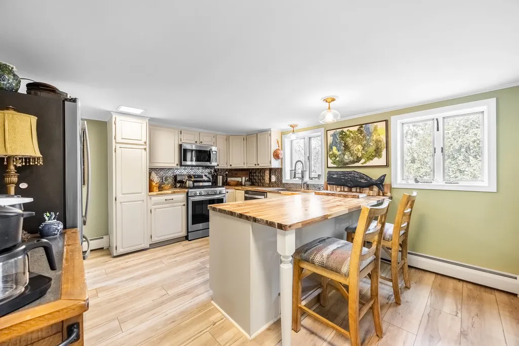 10 Pleasant Street Winterport ME 04496
