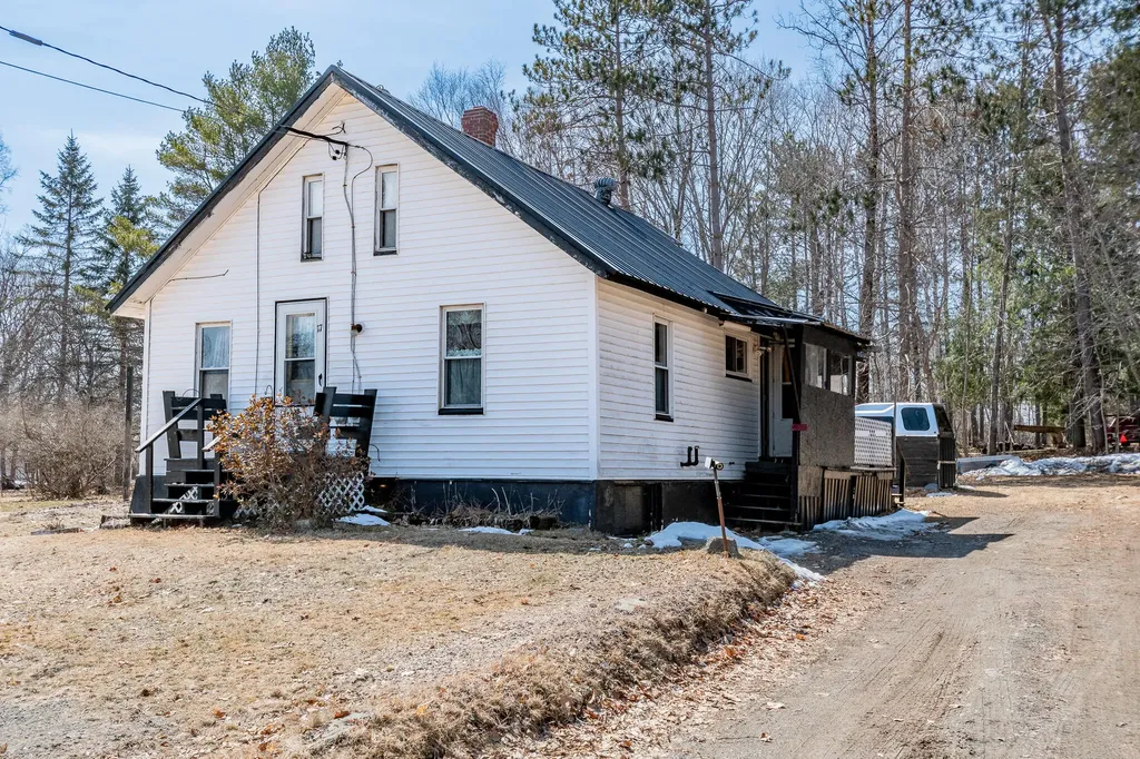 17 Daggett Street Milo ME 04463