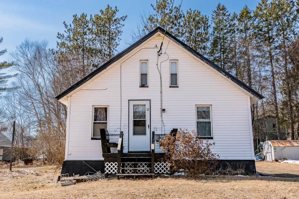 17 Daggett Street Milo ME 04463