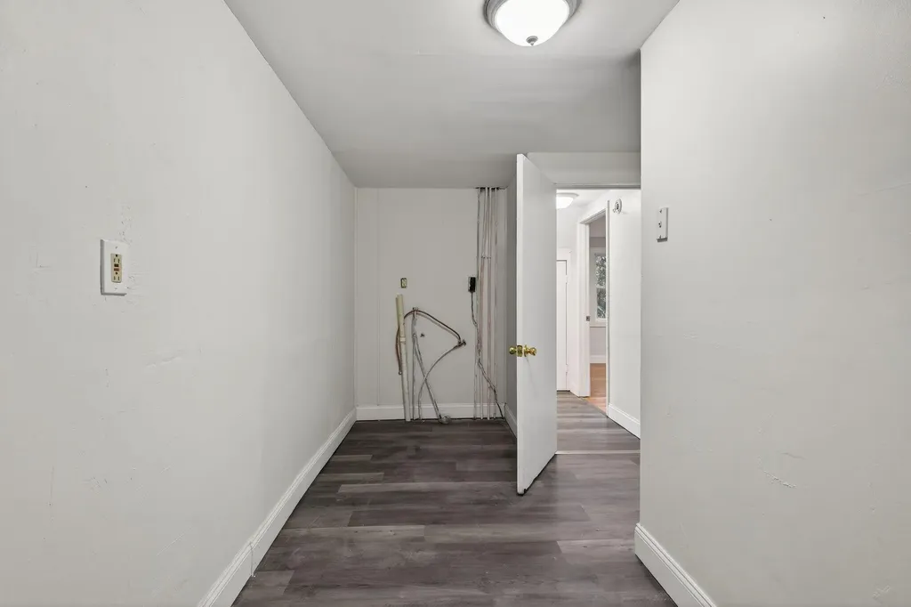 27 Bradford Road Wiscasset ME 04578