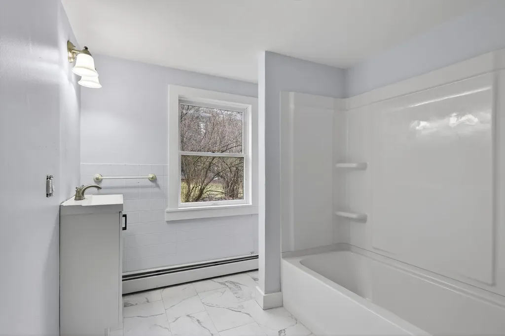 27 Bradford Road Wiscasset ME 04578