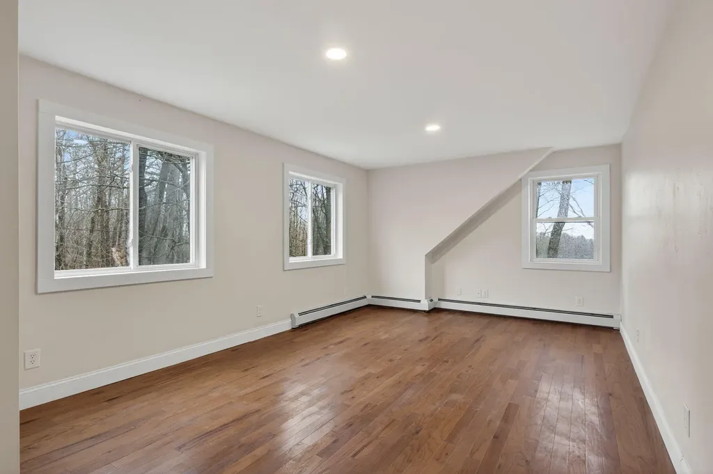 27 Bradford Road Wiscasset ME 04578