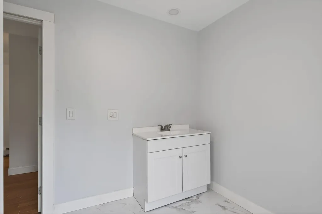 27 Bradford Road Wiscasset ME 04578