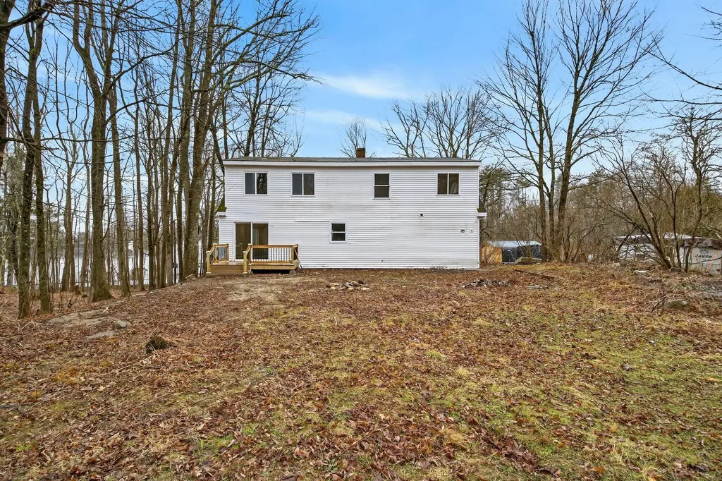 27 Bradford Road Wiscasset ME 04578