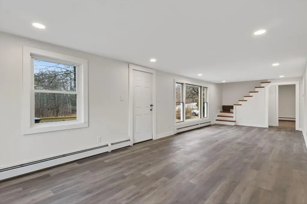 27 Bradford Road Wiscasset ME 04578