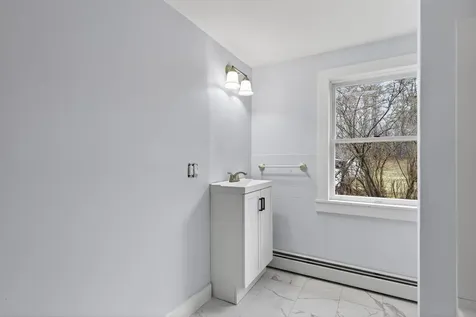 27 Bradford Road Wiscasset ME 04578