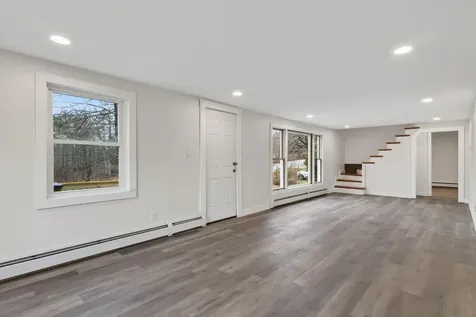 27 Bradford Road Wiscasset ME 04578