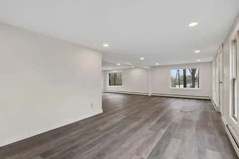 27 Bradford Road Wiscasset ME 04578