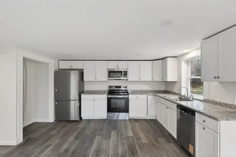 27 Bradford Road Wiscasset ME 04578