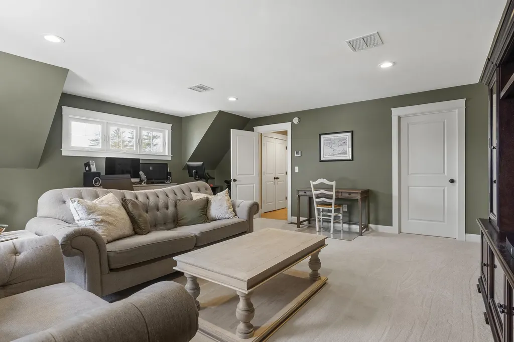 2 Franklin Circle Cape Elizabeth ME 04107