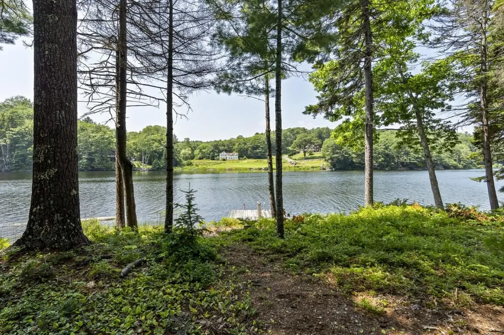 42 Wawenock Trail Boothbay Harbor ME 04538