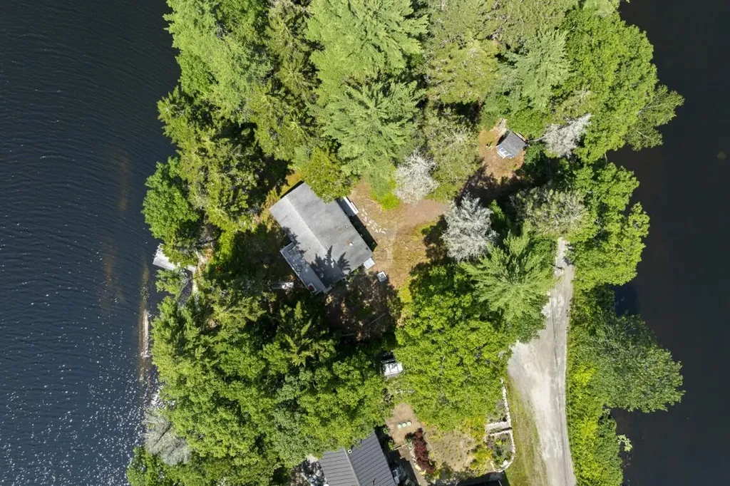 42 Wawenock Trail Boothbay Harbor ME 04538