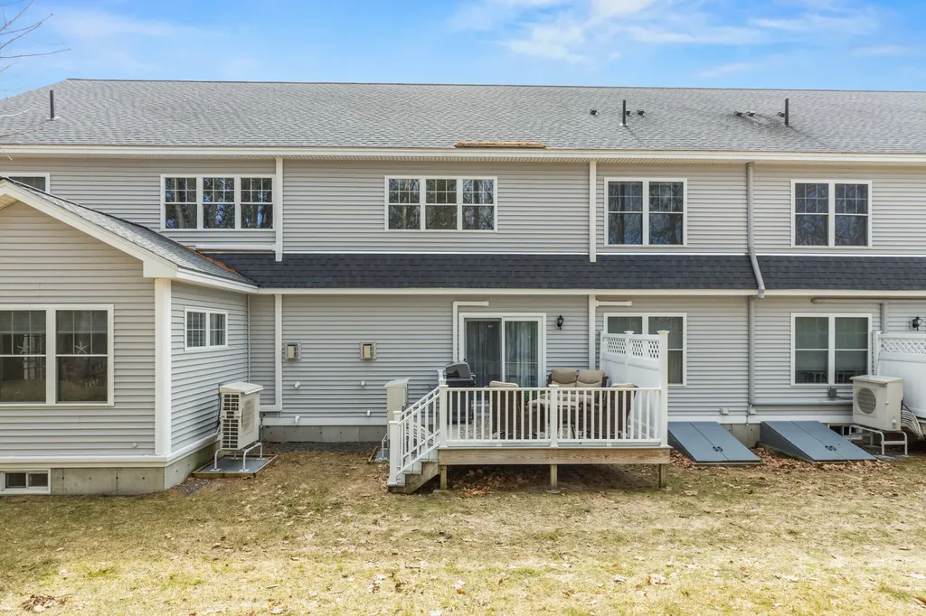 23 Chamberlain Way Kennebunk ME 04043