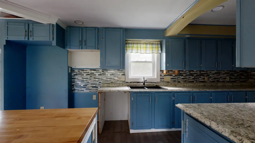 445 W River Road Augusta ME 04330