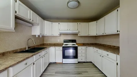 445 W River Road Augusta ME 04330