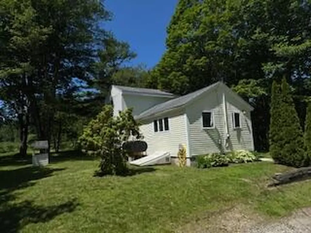 27 Dodge Road Edgecomb ME 04556