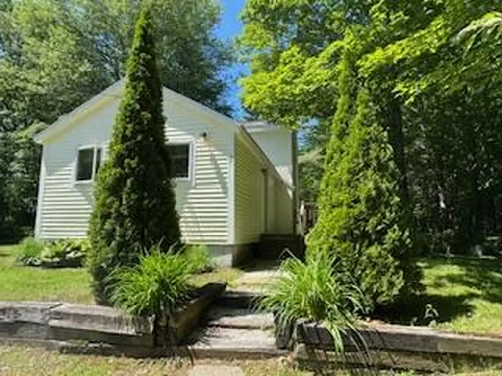 27 Dodge Road Edgecomb ME 04556