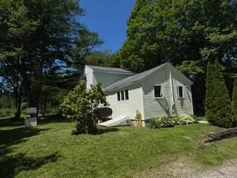 27 Dodge Road Edgecomb ME 04556