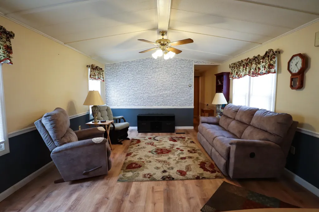 9 Lynewood Drive Norway ME 04268