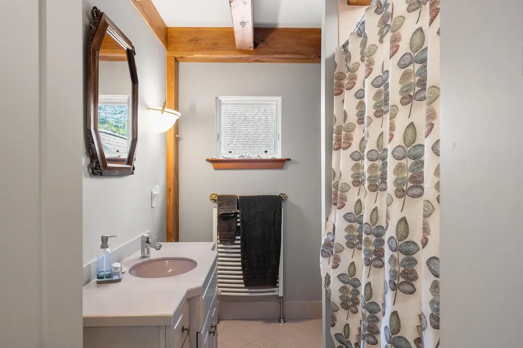 93 Governors Point Road Harpswell ME 04079