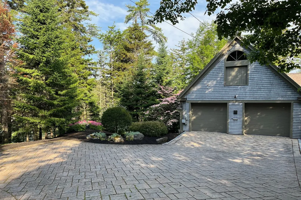 93 Governors Point Road Harpswell ME 04079