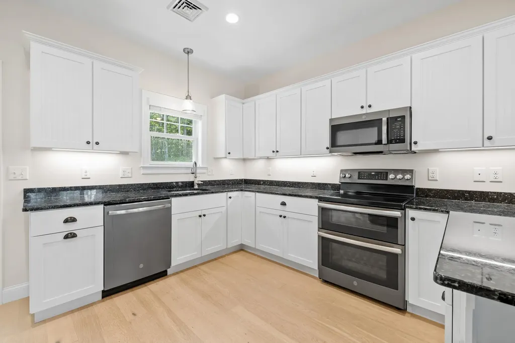 11 Kings Pine Lane Arundel ME 04046