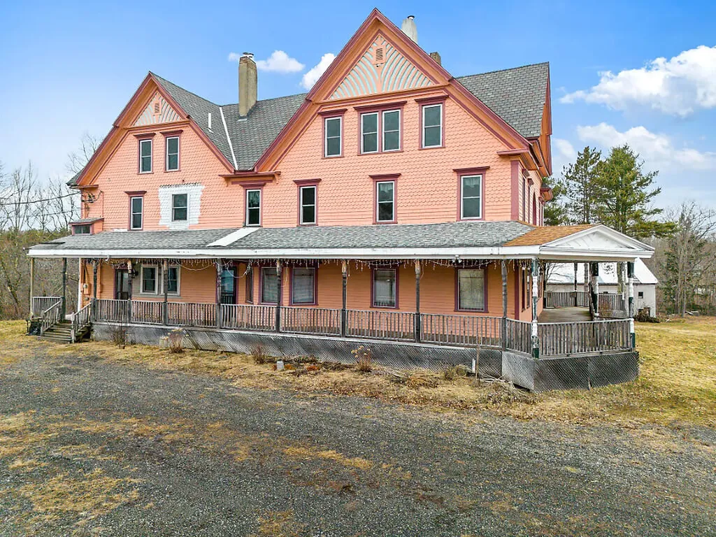 1135 E Pittston Road Pittston ME 04345