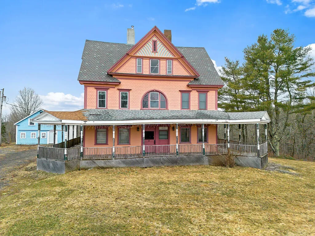 1135 E Pittston Road Pittston ME 04345