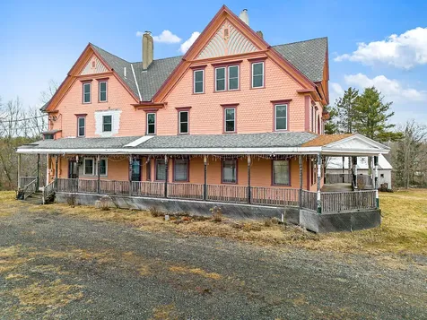 1135 E Pittston Road Pittston ME 04345